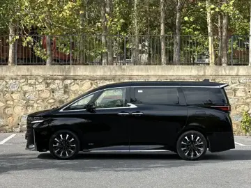 2023 Toyota Vellfire с пробегом 69 000 км