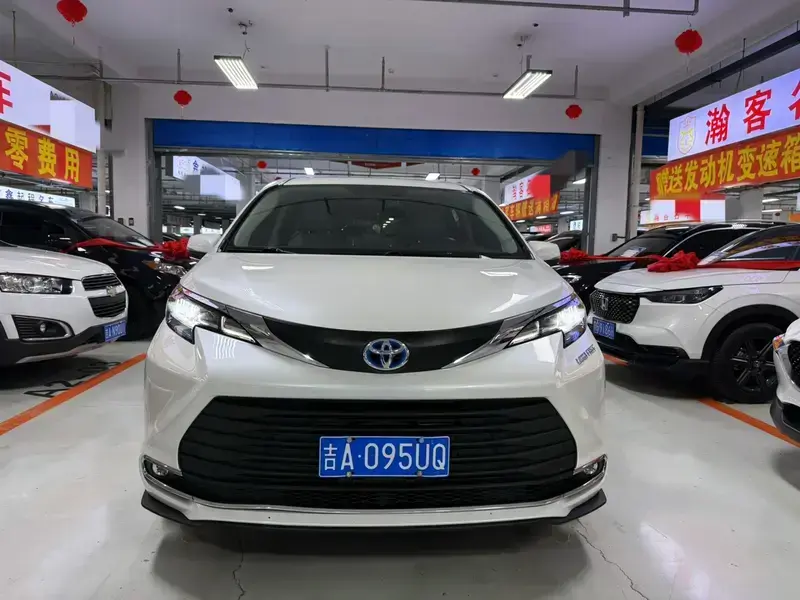 2021 Toyota Sienna с пробегом 92 000 км