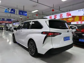 2021 Toyota Sienna с пробегом 92 000 км