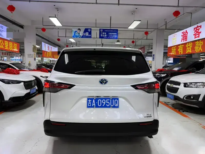2021 Toyota Sienna с пробегом 92 000 км