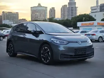 2025 Volkswagen ID.3 с пробегом 14 000 км