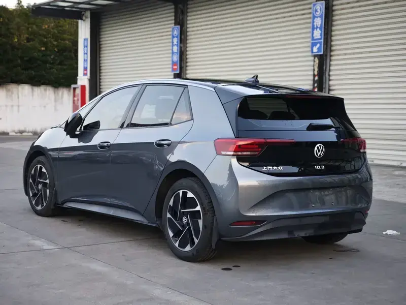 2025 Volkswagen ID.3 с пробегом 14 000 км