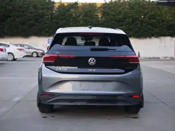 2025 Volkswagen ID.3 с пробегом 14 000 км