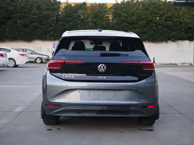2025 Volkswagen ID.3 с пробегом 14 000 км