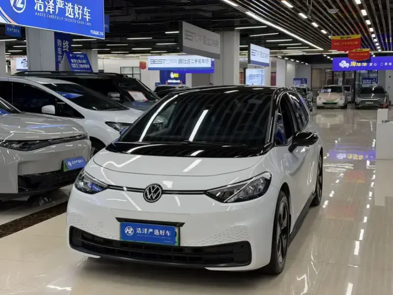 2025 Volkswagen ID.3 с пробегом 24 000 км