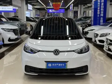2025 Volkswagen ID.3 с пробегом 24 000 км