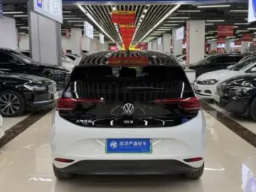 2025 Volkswagen ID.3 с пробегом 24 000 км