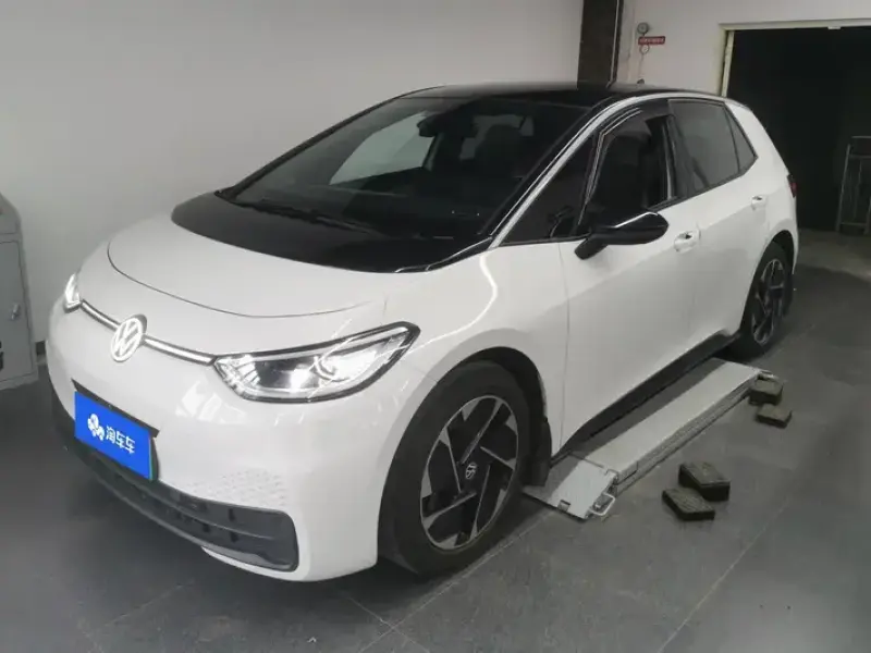 2025 Volkswagen ID.3 с пробегом 33 000 км