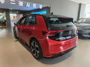 2026 Volkswagen ID.3 с пробегом 9 000 км