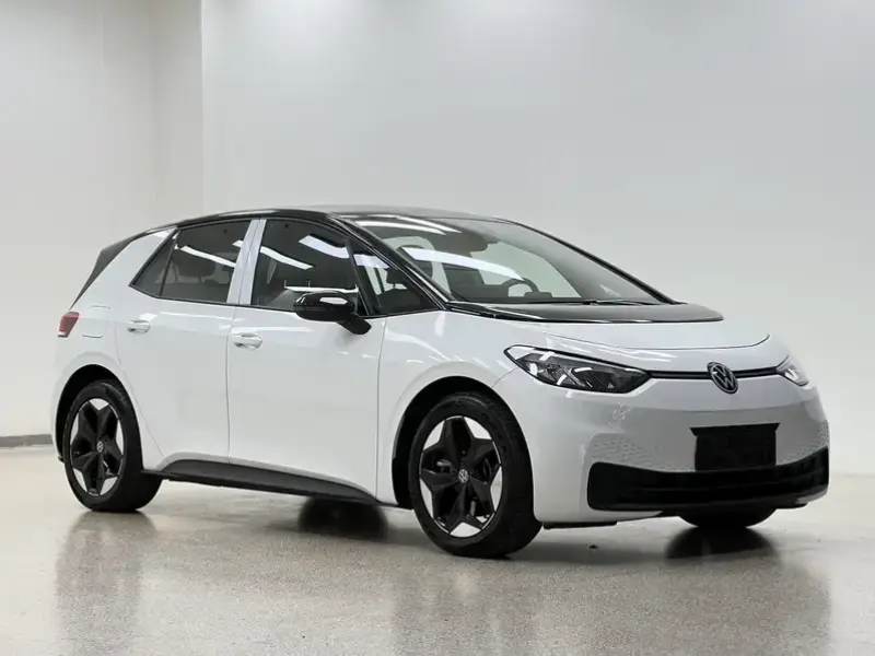 2025 Volkswagen ID.3 с пробегом 24 500 км