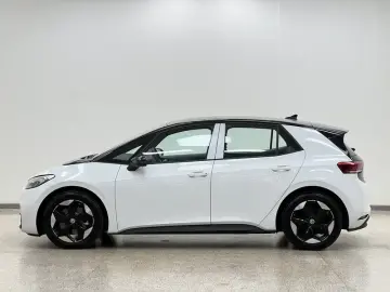 2025 Volkswagen ID.3 с пробегом 24 500 км