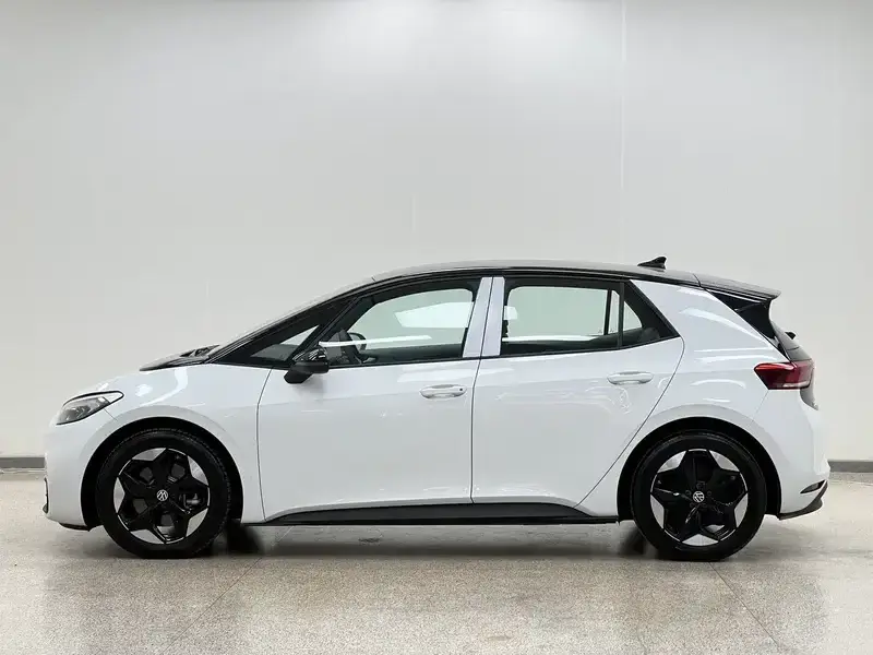 2025 Volkswagen ID.3 с пробегом 24 500 км
