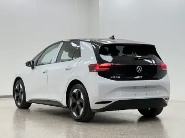 2025 Volkswagen ID.3 с пробегом 24 500 км