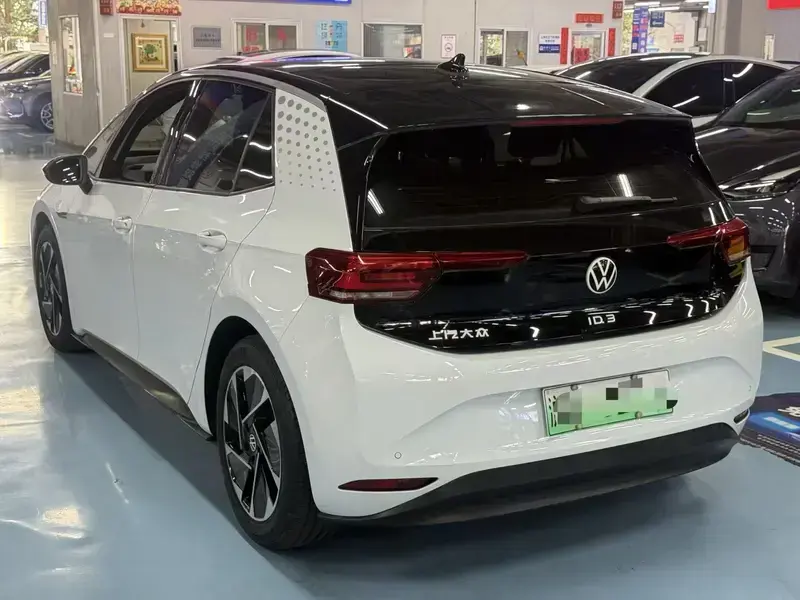 2023 Volkswagen ID.3 с пробегом 37 000 км