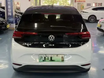 2023 Volkswagen ID.3 с пробегом 37 000 км