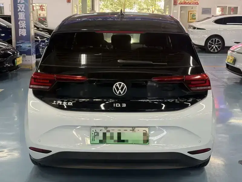 2023 Volkswagen ID.3 с пробегом 37 000 км