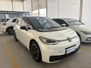 2025 Volkswagen ID.3 с пробегом 17 000 км
