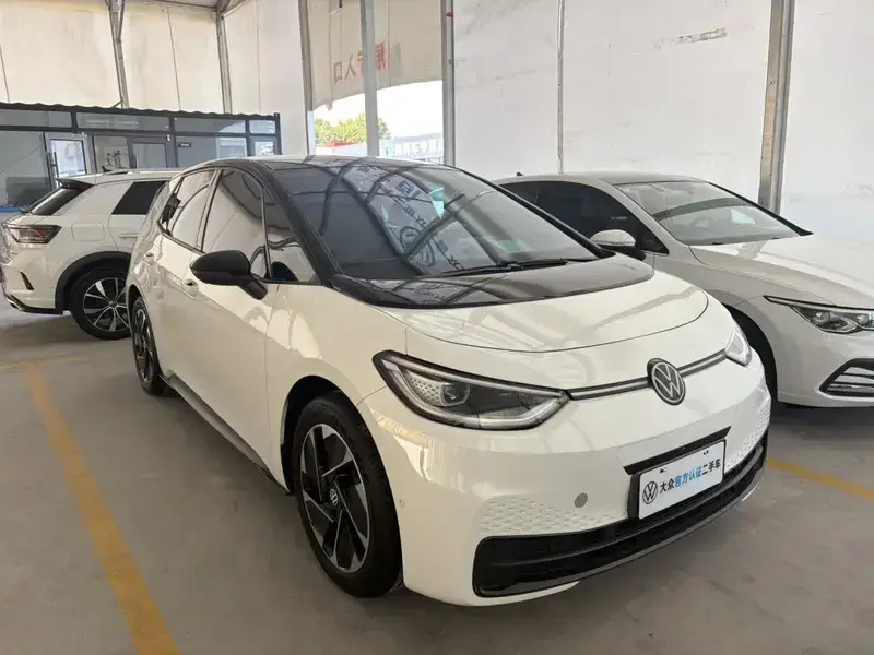 2025 Volkswagen ID.3 с пробегом 17 000 км
