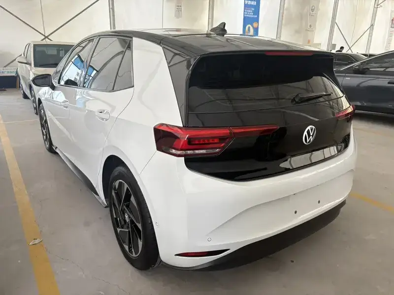 2025 Volkswagen ID.3 с пробегом 17 000 км