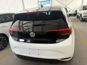 2025 Volkswagen ID.3 с пробегом 17 000 км