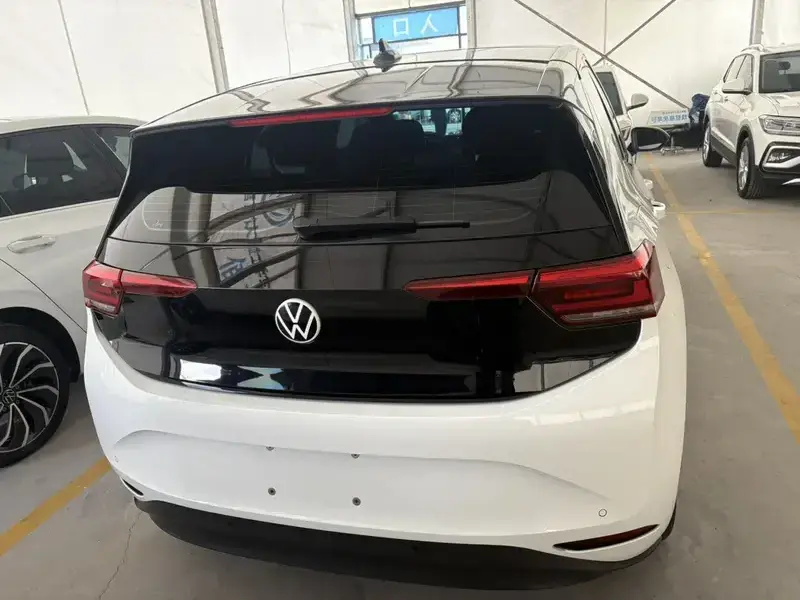 2025 Volkswagen ID.3 с пробегом 17 000 км