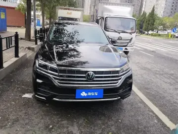 2023 Volkswagen Touareg с пробегом 19 000 км