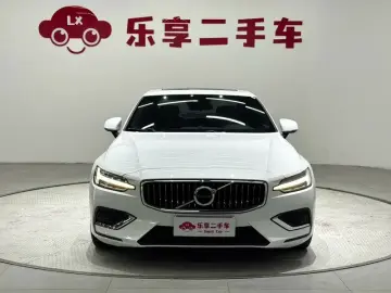2020 Volvo S60 с пробегом 91 000 км