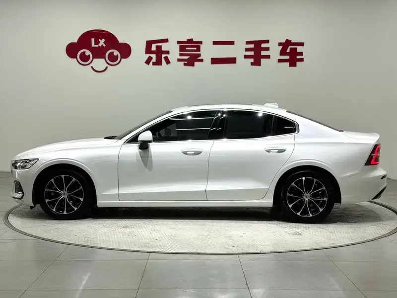 2020 Volvo S60 с пробегом 91 000 км