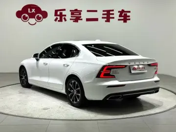 2020 Volvo S60 с пробегом 91 000 км