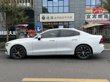 2021 Volvo S60 с пробегом 52 000 км