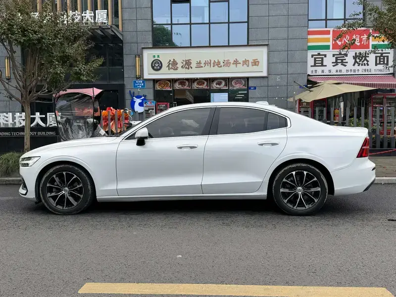 2021 Volvo S60 с пробегом 52 000 км