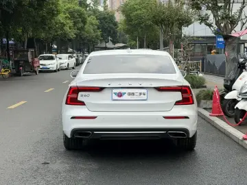 2021 Volvo S60 с пробегом 52 000 км
