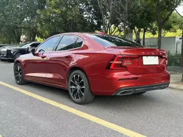 2021 Volvo S60 с пробегом 79 000 км