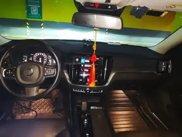 2022 Volvo S60 с пробегом 43 400 км