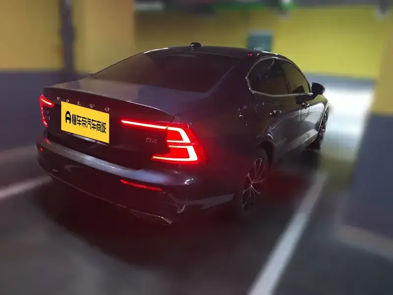 2022 Volvo S60 с пробегом 43 400 км