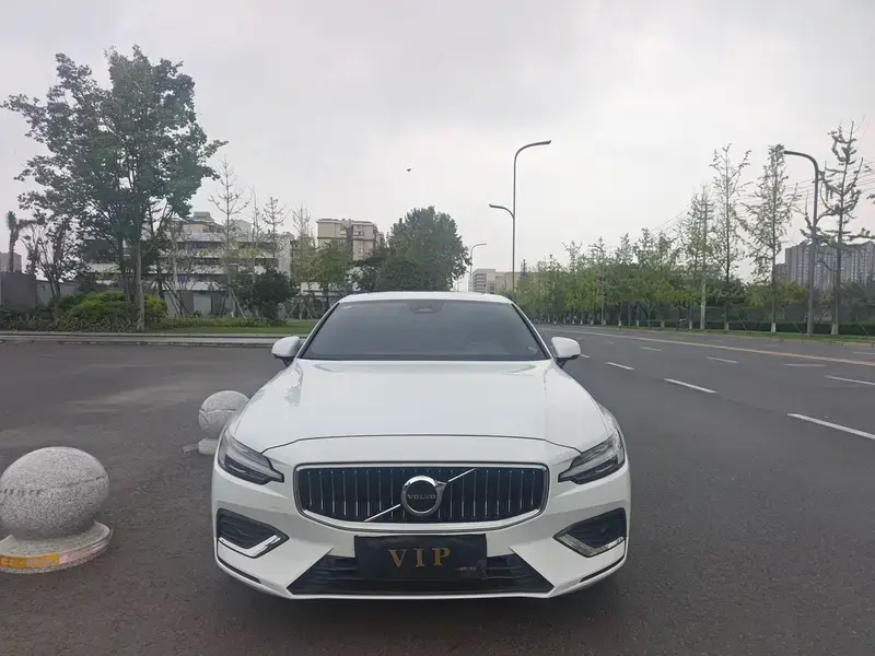 2023 Volvo S60 с пробегом 55 000 км