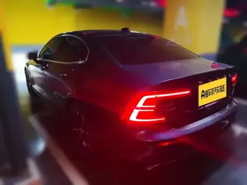 2022 Volvo S60 с пробегом 43 400 км