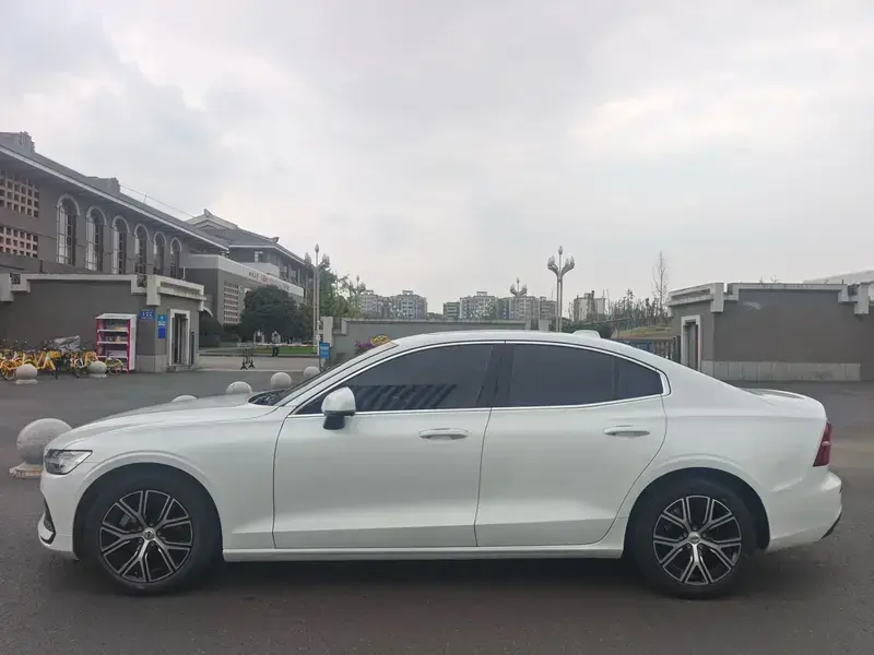 2023 Volvo S60 с пробегом 55 000 км