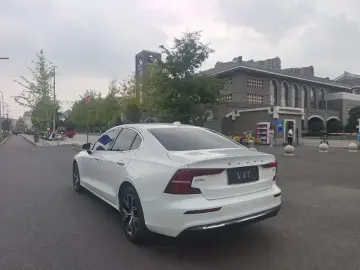 2023 Volvo S60 с пробегом 55 000 км