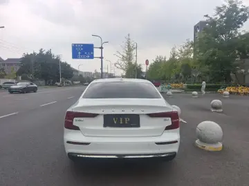 2023 Volvo S60 с пробегом 55 000 км