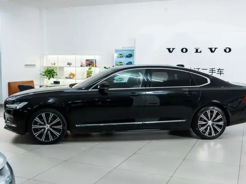 2025 Volvo S90 с пробегом 11 500 км