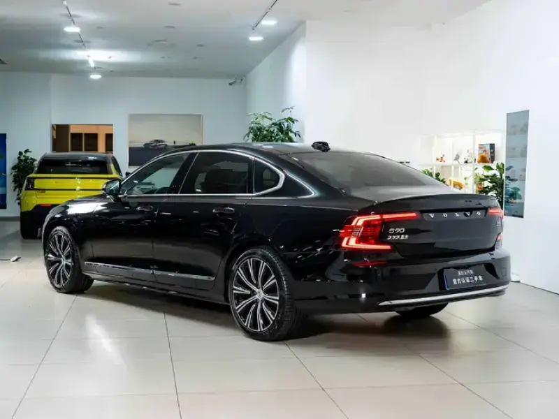 2025 Volvo S90 с пробегом 11 500 км