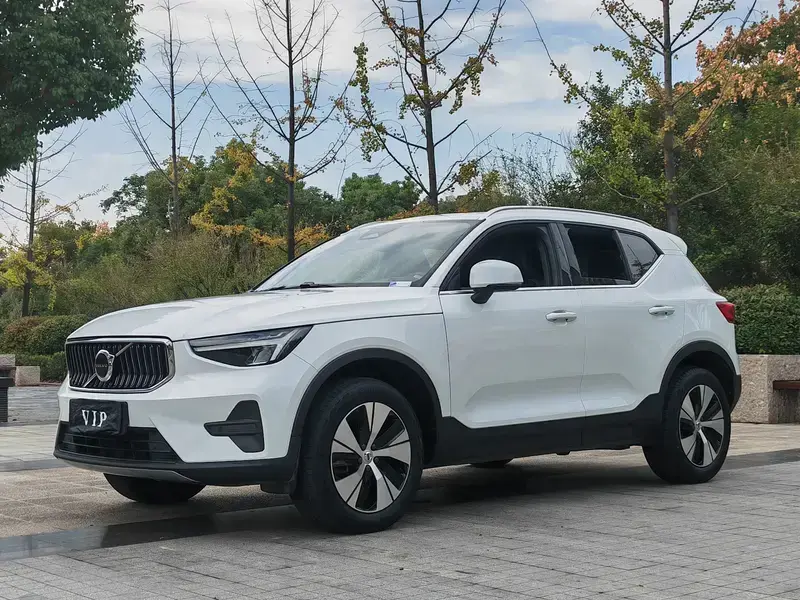 2023 Volvo XC40 с пробегом 37 900 км