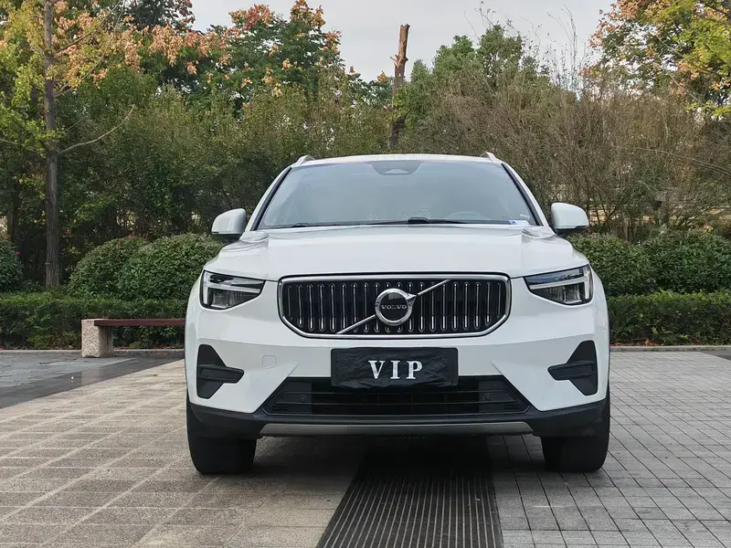2023 Volvo XC40 с пробегом 37 900 км