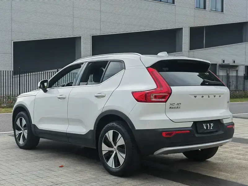 2023 Volvo XC40 с пробегом 37 900 км