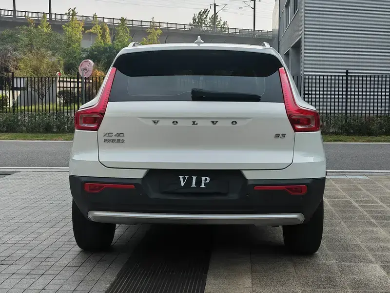 2023 Volvo XC40 с пробегом 37 900 км