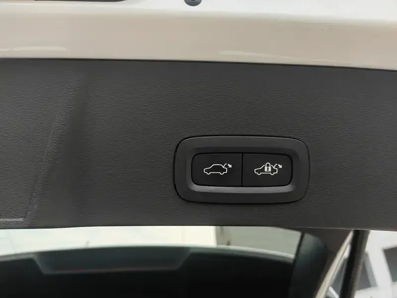 2023 Volvo XC40 с пробегом 37 900 км