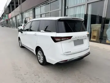 2022 Wuling Jiachen с пробегом 14 000 км
