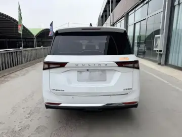 2022 Wuling Jiachen с пробегом 14 000 км