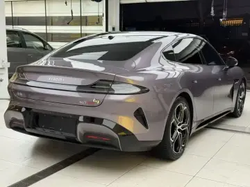 2024 Xiaomi SU7 с пробегом 21 000 км